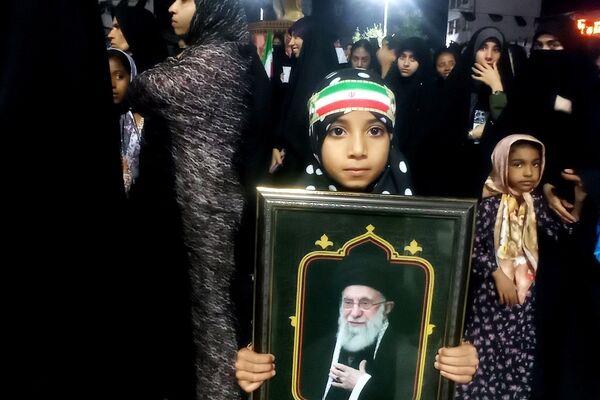 تداوم تجمعات شبانه در میناب؛ روایت حضور و همدلی شهروندان