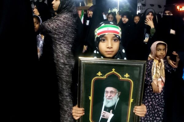 تداوم تجمعات شبانه در میناب؛ روایت حضور و همدلی شهروندان