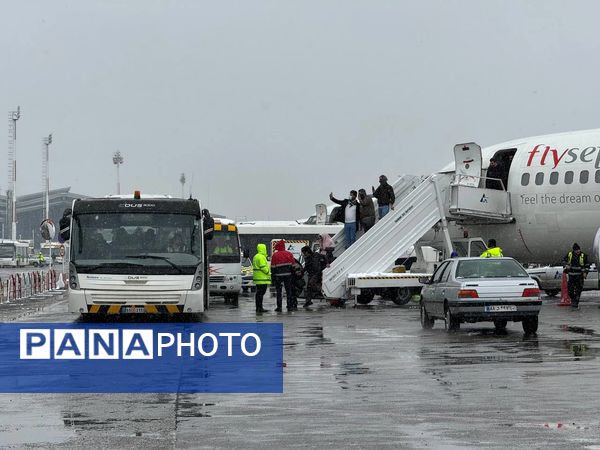 ۱۳ ساعت بعد از بارش برف در فرودگاه شهید هاشمی نژاد مشهد
