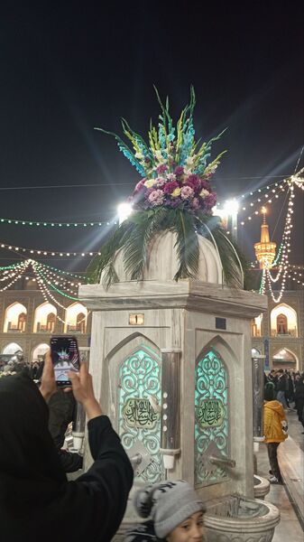 گل آرایی و چراغانی حرم رضوی 