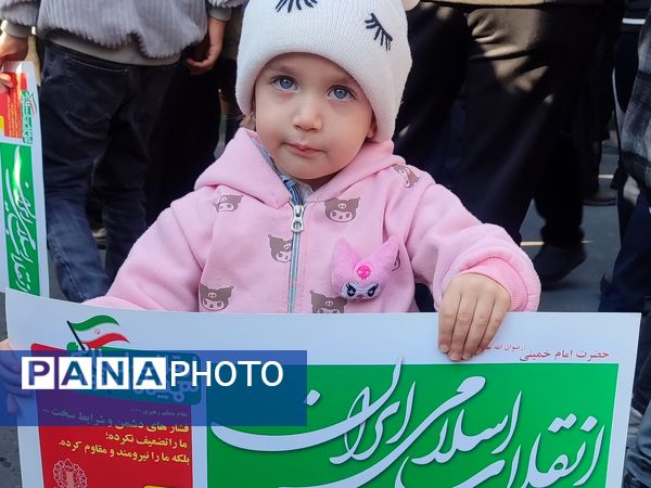 حضور پرشور کودکان در راهپیمایی میثاق با ولایت و محکوم نمودن اغتشاشات گروه های تروریستی در کاشمر