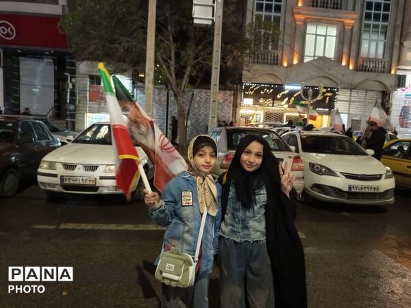 دهه نودی ها صحنه اجتماعات را زیباتر کردند