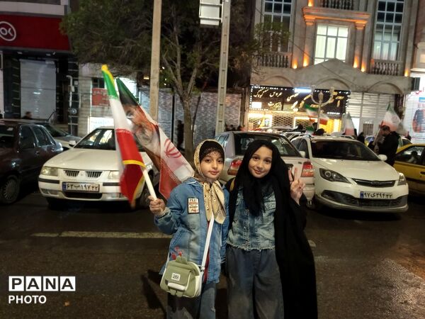 دهه نودی ها صحنه اجتماعات را زیباتر کردند