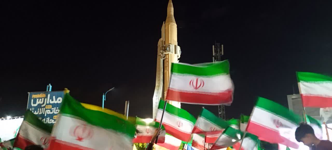 نمایش توان دفاعی کشور در میدان امام حسین (ع) یزد