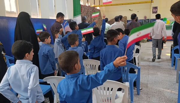 طنین پرشور دانش‌آموزان در کلاس‌ها، همزمان با بازگشایی مدارس