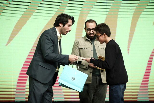 منتخبین جشنواره دانش آموزی مدرسه، عضو باشگاه برگزیدگان جشنواره می شوند