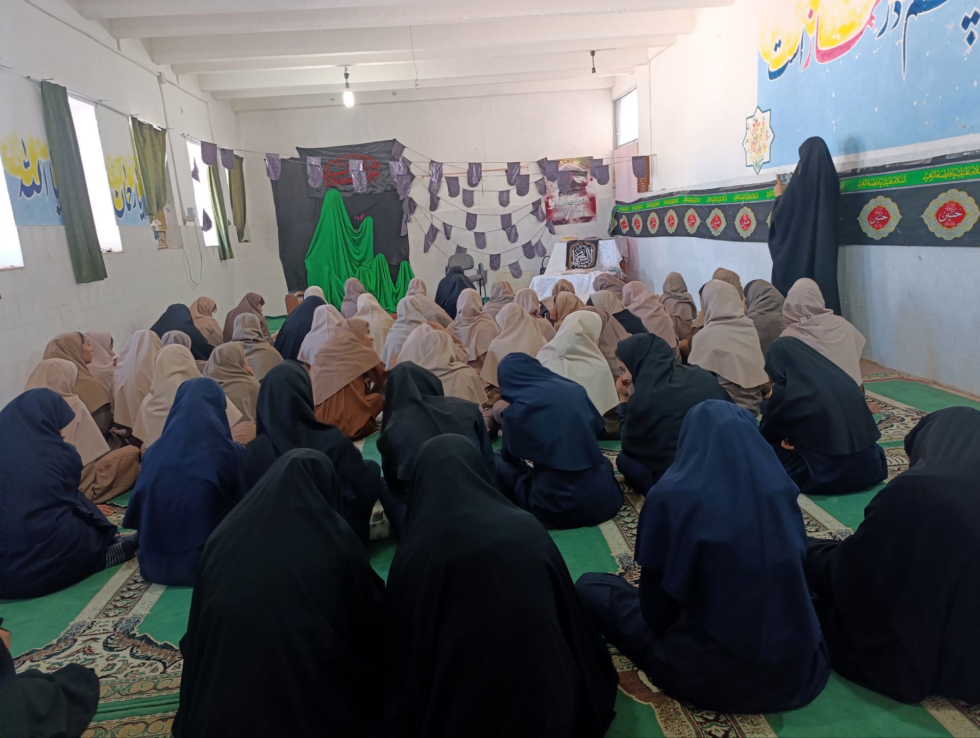 دانش‌آموزان متوسطه اول و دوم در سوگ بانوی دو عالم