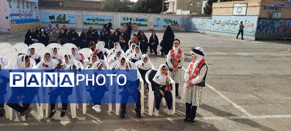 همزمان با سی و یکم شهریور ماه  زنگ شکوفه ها در مدارس باخرز به صدا درآمد