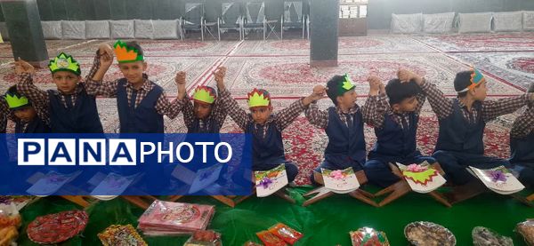 مراسم عهد و پیمان با قرآن در دبستان قمر بنی هاشم شهرستان زارچ 