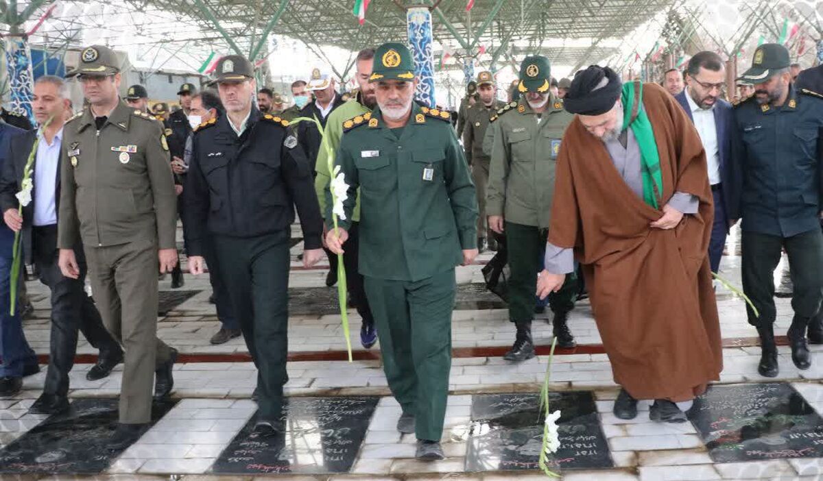 تجدید میثاق مسئولان شهرستان بروجرد با شهدای انقلاب اسلامی در بهشت شهدا