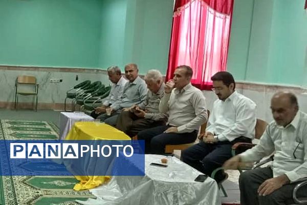 تجلیل از کارکنان دبیرستان متوسطه دوم سمیه شهر سعدآباد