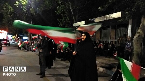 گذری بر میدان حافظ در   هشتاد و پنجمین شب از اجتماعات مردمی نیشابور