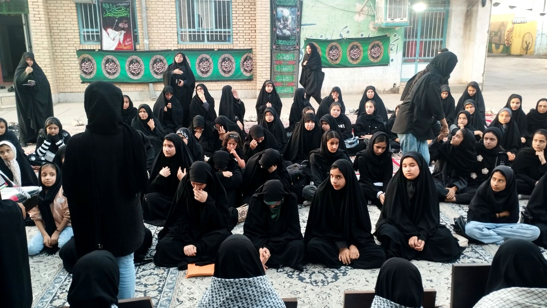 بازدید مسئولین اداره آموزش و پرورش از هیئت دانش آموزی دختران حاج قاسم 