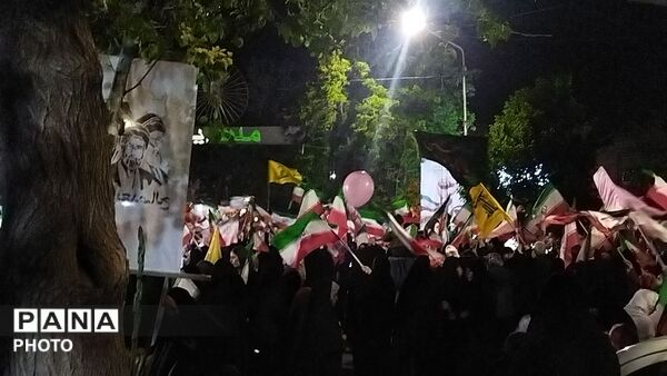 دختران نیشابوری در صف اول تجمعات-۲