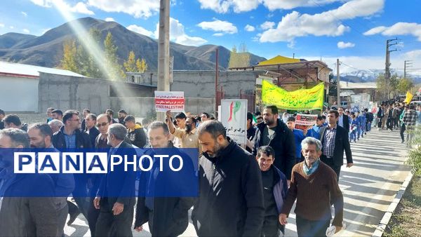 راهپیمایی یوم الله ۱۳ آبان در بلده مازندران