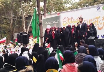 حضور پرشور دانش‌آموزان لرستانی در حماسه یوم‌الله ۱۳ آبان

