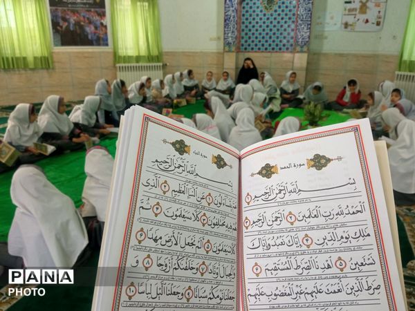 محفل انس با قرآن کریم در ماه مبارک رمضان دبستان نرجس