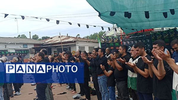 اقامه نماز ظهر عاشورا در محمودآباد 