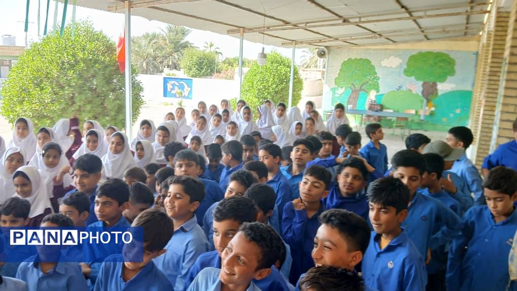 بزرگداشت روز دانش‌آموز در مدرسه شهید مطهری مارم