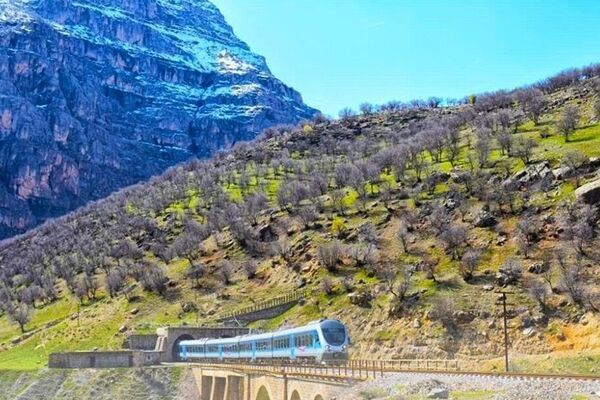 نخستین قطار گردشگری مسیر شیرگاه پس از جنگ رمضان به حرکت درآمد