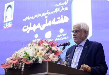 باید با نهادهای علمی جهان ارتباط تنگاتنگ داشته باشیم