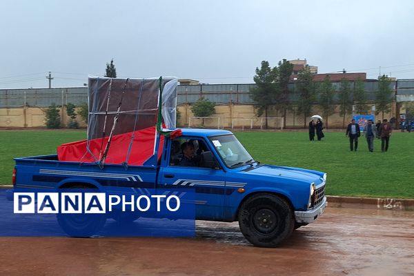 توزیع تجهیزات ورزشی به مدارس استان فارس