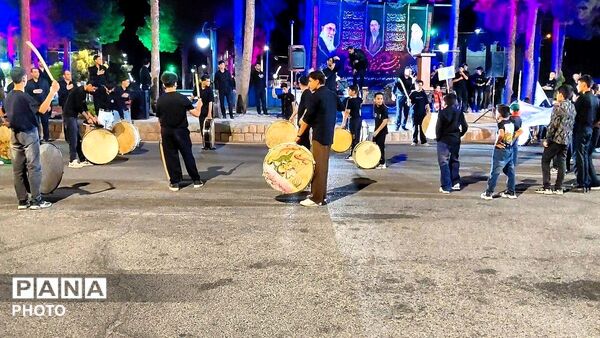 نوجوانان رشتخوار هم‌نوا با حضرت قاسم(ع) در آیین «احلی من العسل»