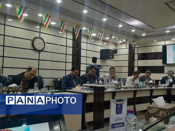 نشست خبری معاون وزیر و رئیس سازمان مدارس و مراکز غیر دولتی و توسعه مشارکت‌های مردمی وزارت آموزش و پرورش در بوشهر