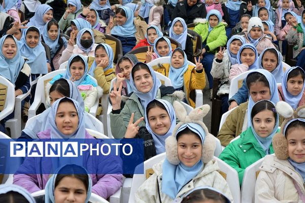 حضور خادمان رضوی در مدرسه قدر بهارستان‌دو