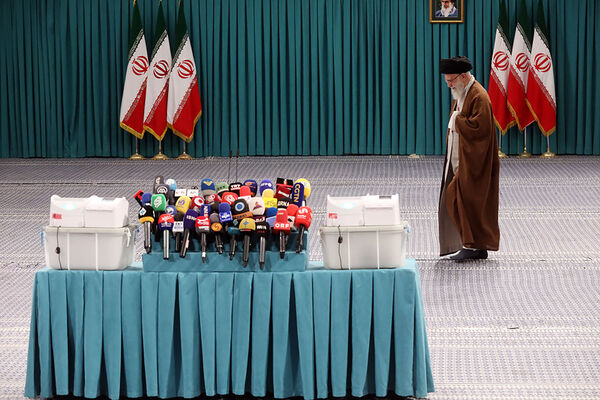 حضور رهبر معظم انقلاب در رای گیری مرحله‌ دوم انتخابات مجلس
