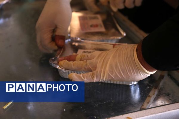  پخش 8600 غذای گرم با همت مرکز نیکوکاری شهید مهدی باکری و موسسه نذرواره در تبریز