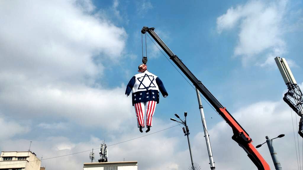 جشن پیروزی انقلاب در خیابان‌های تهران