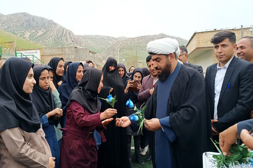 نواختن زنگ سپاس معلم در مدرسه الزهرا شهرستان مارگون