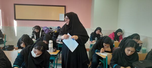 برگزاری آزمون پایش در دبیرستان فرزانگان استعداد درخشان شهرستان ملارد