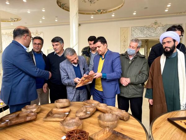 نمایشگاه صنایع دستی در کوهسرخ