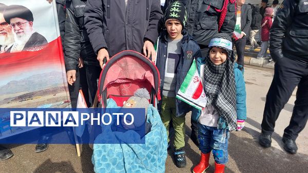 راهپیمایی باشکوه یوم الله ۲۲بهمن در شهرستان خواف