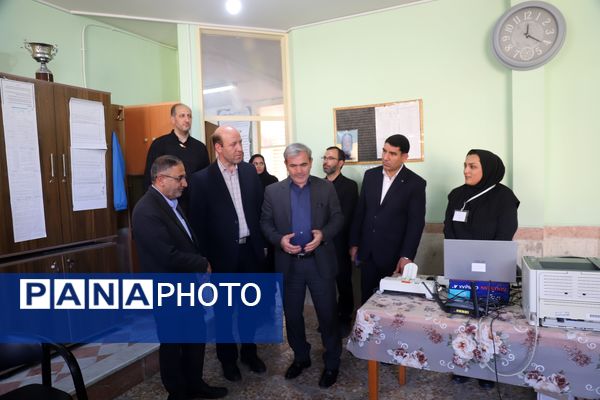 بازدید معاون حقوقی و امور مجلس وزیر آموزش و پرورش از حوزه ارزیابی پذیرفته شدگان کیفیت‌بخشی در آموزشگاه عفتیه تبریز
