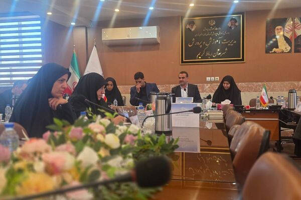 نشست هم‌اندیشی معاونین آموزش متوسطه در اداره رباط‌کریم