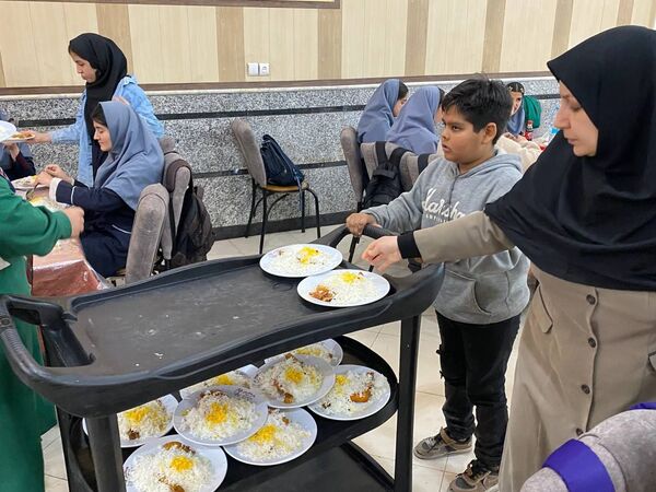 ضیافت افطاری و تقدیر از دانش آموز پیشتازان فعال