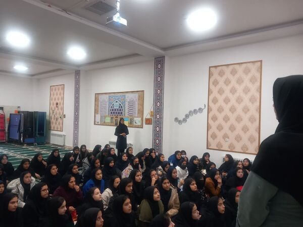 مراسم اکران فیلم در دبیرستان فرهنگ مرحوم فخرایی
