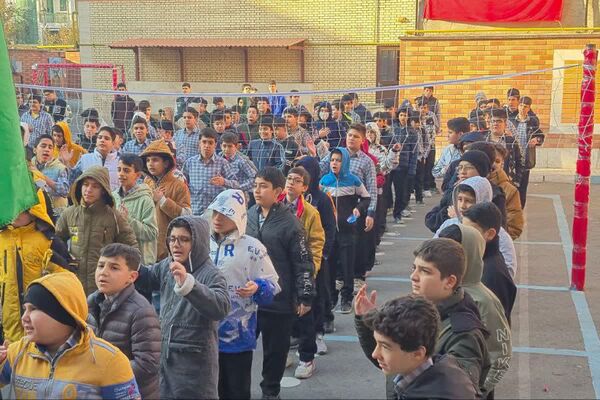 نوجوانان فاطمی از دبیرستان تا مسجد جامع
