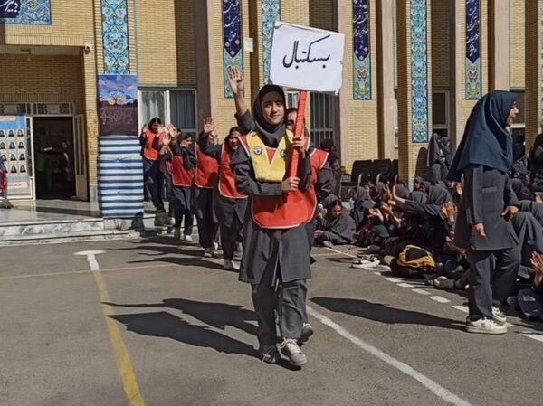 المپیاد ورزشی درون مدرسه ای در دبیرستان دخترانه ۱۳ آبان