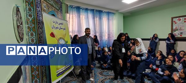 مسابقات دارت در مدرسه دخترانه ضحی ۲