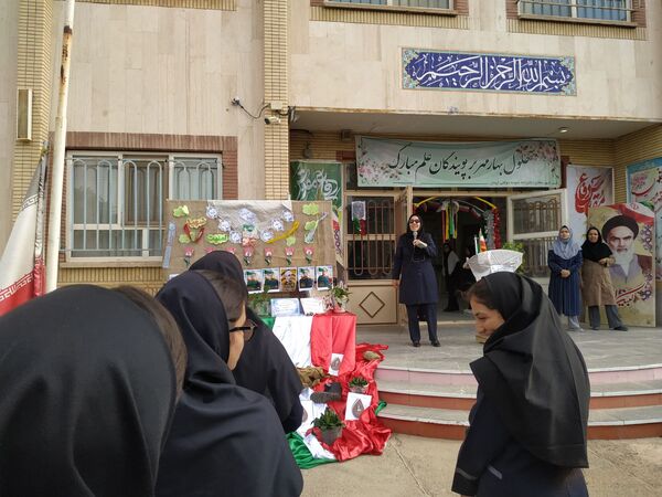جشن آغاز سال تحصیلی جدید در دبیرستان نمونه ایمان 