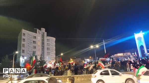 تجمع جوانان‌‌و‌نوجوانان‌در‌بیعت با رهبر انقلاب در نیشابور