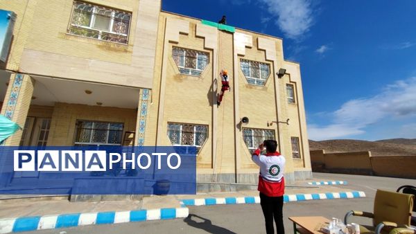 مراسم گرامیداشت هفته پدافند غیرعامل در دبیرستان عشایری شبانه‌روزی نسیبه