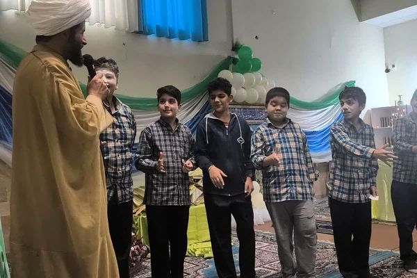 طنینِ نیایش در مدرسه