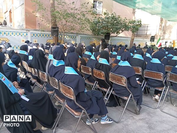 آغاز سال تحصیلی در مدرسه نمونه دولتی علامه طباطبایی با نواختن زنگ مهر