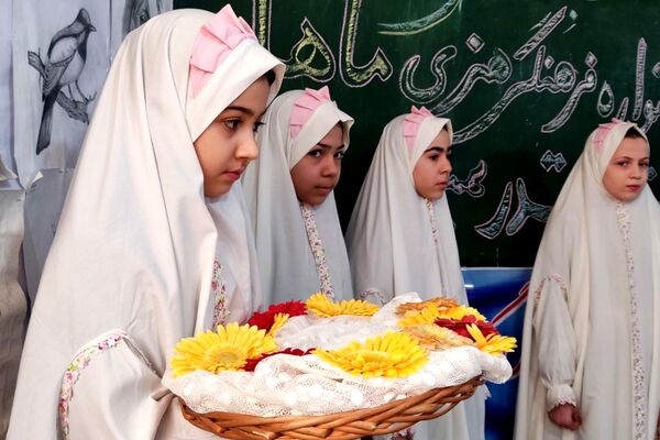 افتتاحیه جشنواره فرهنگی هنری ماها در دبستان قدر بهارستان۲