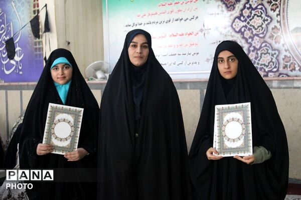 حضور دانش آموزان نخبه نهج البلاغه و حافط قرآن کریم چهارانگه در مصلا نماز جمعه 